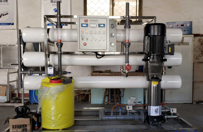 1-10噸小型<a href=http://m.hbcq.com.cn/fstcjssb/ target=_blank class=infotextkey>反滲透凈水設備</a>